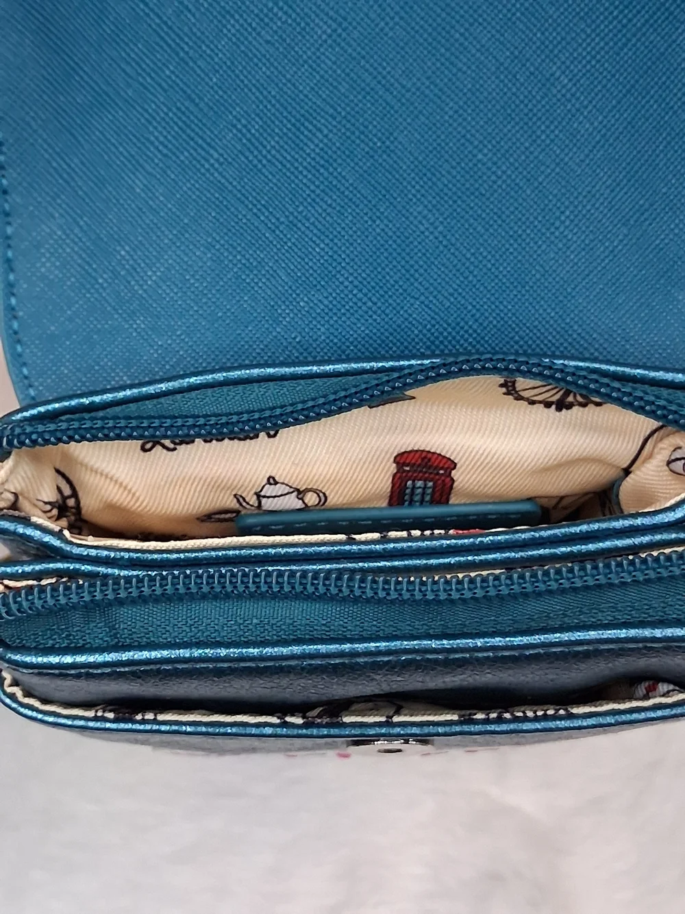 NWT Vendula London Kitty's Diner Crossbody Phone Pouch K61472911 & Dust Bag